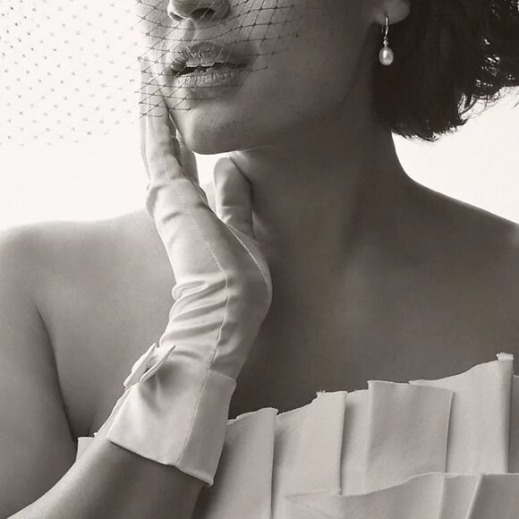 NWT Carolina Amato Farfalla Bridal Wedding Gloves - Picture 3 of 3